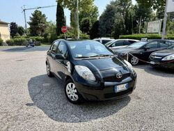 Nero Usata 2011 Toyota Yaris Tre volumi | 4590 € (Buon prezzo)