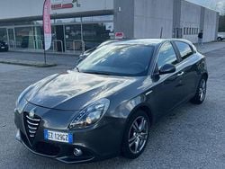 Gray Usata 2015 Alfa Romeo Giulietta Exclusive Due volumi | 8900 € (Buon prezzo)