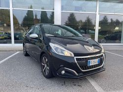 Nero perla Usata 2016 Peugeot 208 Allure Due volumi | 8250 € (Buon prezzo)