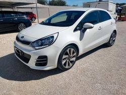 Bianco Usata 2015 Kia Rio Active Tre volumi | 8999 € (Buon prezzo)