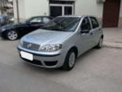 Grigio Usata 2011 Fiat Punto Active Due volumi | 3400 € (Buon prezzo)