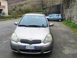 Grigio Usata 2003 Toyota Yaris Due volumi | 1600 € (Ottimo prezzo)