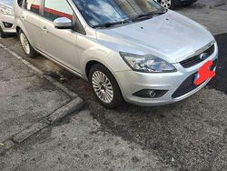 Usata 2010 Ford Focus Titanium Tre volumi | 2500 € (Buon prezzo)