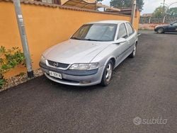 Grigio Usata 1995 Opel Vectra Tre volumi | 400 €