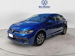 Reef blue metallizzato Usata 2024 VW Polo Life Tre volumi | 20.500 € (Buon prezzo)
