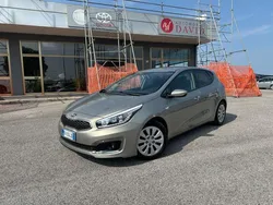 Grigio Usata 2017 Kia Ceed Active Tre volumi | 9800 € (Buon prezzo)
