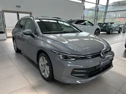 Moonstone grey Nuova 2024 VW Golf VIII Life Station wagon | 33.900 € (Buon prezzo)