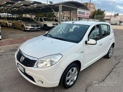 Bianco Usata 2009 Dacia Sandero Lauréate Tre volumi | 3300 € (Buon prezzo)