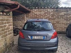 Usata 2007 Peugeot 207 Tre volumi | 2000 € (Ottimo prezzo)