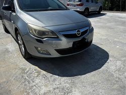 Usata 2010 Opel Astra Tre volumi | 3000 € (Buon prezzo)