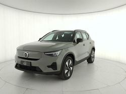 Verde Nuova 2025 Volvo XC40 Core SUV | 49.500 €