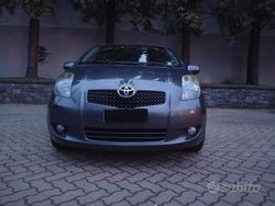Grigio Usata 2007 Toyota Yaris Sol Tre volumi | 2900 € (Buon prezzo)