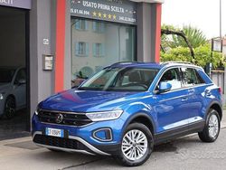 Ravenna blue / metallizzato Usata 2024 VW T-Roc R-line SUV | 22.900 € (Ottimo prezzo)