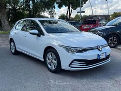 Bianco pastello Usata 2023 VW Golf VIII Life Tre volumi | 15.900 € (Ottimo prezzo)