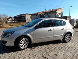 Grigio Usata 2006 Opel Astra Tre volumi | 1290 € (Buon prezzo)