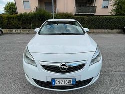 Bianco Usata 2012 Opel Astra Tre volumi | 4000 € (Buon prezzo)