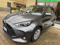 Grigio Usata 2022 Toyota Yaris Hybrid Business Edition Tre volumi | 16.000 € (Ottimo prezzo)