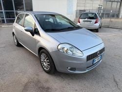 Grigio Usata 2009 Fiat Grande Punto Emotion Due volumi | 2390 € (Buon prezzo)