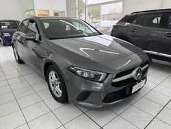 Grigio scuro Usata 2019 Mercedes A180 Business Tre volumi | 23.400 € (Buon prezzo)