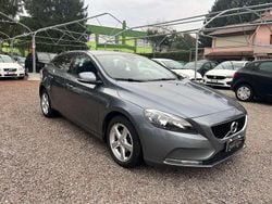 Grigio Usata 2017 Volvo V40 Business Edition Tre volumi | 8900 € (Buon prezzo)