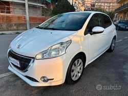Bianco Usata 2013 Peugeot 208 Business-Line Due volumi | 6900 € (Buon prezzo)