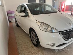 Bianco Usata 2013 Peugeot 208 Allure Due volumi | 6400 € (Cara)