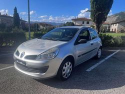 Argento Usata 2007 Renault Clio II Dynamique Tre volumi | 2199 € (Ottimo prezzo)