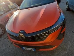 Arancione Usata 2024 Renault Clio V Techno Tre volumi | 16.500 € (Buon prezzo)