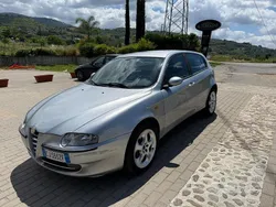 Grigio Usata 2004 Alfa Romeo 147 Distinctive Due volumi | 2250 € (Buon prezzo)