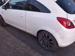 Bianco Usata 2011 Opel Corsa Sport Due volumi | 2500 € (Super prezzo)