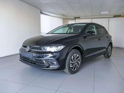 Deep black perlato Nuova 2025 VW Polo Life Tre volumi | 21.950 € (Buon prezzo)
