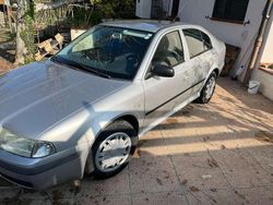 Usata 2002 Skoda Octavia Ambiente Tre volumi | 2900 €