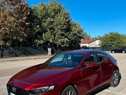 Rosso Usata 2023 Mazda 3 Evolve Tre volumi | 19.500 € (Buon prezzo)