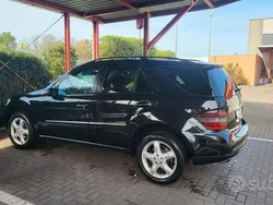 Nero Usata 2005 Mercedes ML320 SUV | 7000 € (Buon prezzo)