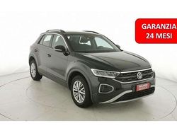 Nero perlato Usata 2023 VW T-Roc Life SUV | 26.800 € (Buon prezzo)