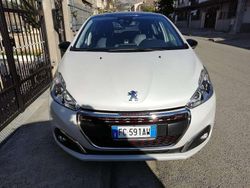 Usata 2016 Peugeot 208 GT-line Due volumi | 8700 € (Buon prezzo)