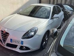 Bianco Usata 2014 Alfa Romeo Giulietta Distinctive Tre volumi | 7900 € (Buon prezzo)