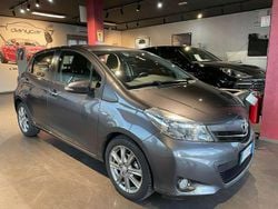 Grigio Usata 2013 Toyota Yaris Style Tre volumi | 7800 € (Ottimo prezzo)