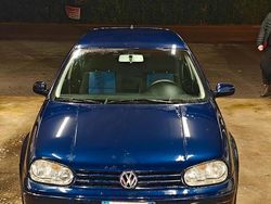 Blu Usata 2000 VW Golf IV Tre volumi | 1500 € (Ottimo prezzo)
