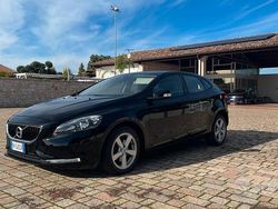 Nero Usata 2018 Volvo V40 Business Edition Tre volumi | 12.500 € (Cara)