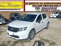 Bianco Usata 2015 Dacia Sandero Tre volumi | 4950 € (Buon prezzo)