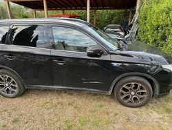 Nero Usata 2015 Mitsubishi Outlander P-HEV SUV | 7000 €