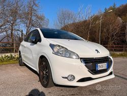 Usata 2012 Peugeot 208 Due volumi | 6000 € (Cara)