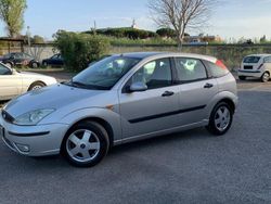 Argento Usata 2004 Ford Focus Ambiente Tre volumi | 1300 € (Buon prezzo)