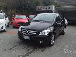 Nero Usata 2011 Mercedes A180 Executive Tre volumi | 5490 € (Molto cara)