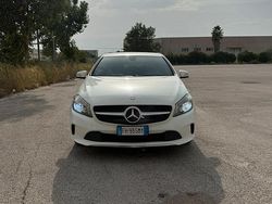 Bianco Usata 2017 Mercedes A180 Tre volumi | 16.500 € (Molto cara)