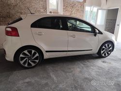 Bianco Usata 2015 Kia Rio Due volumi | 5500 €