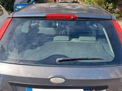 Grigio Usata 2003 Ford Fiesta Ambiente Tre volumi | 1500 € (Ottimo prezzo)