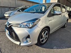 Grigio Usata 2016 Toyota Yaris Hybrid Business Edition Tre volumi | 7900 € (Buon prezzo)