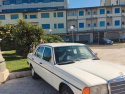 Bianco Usata 1982 Mercedes 240 Tre volumi | 9000 €